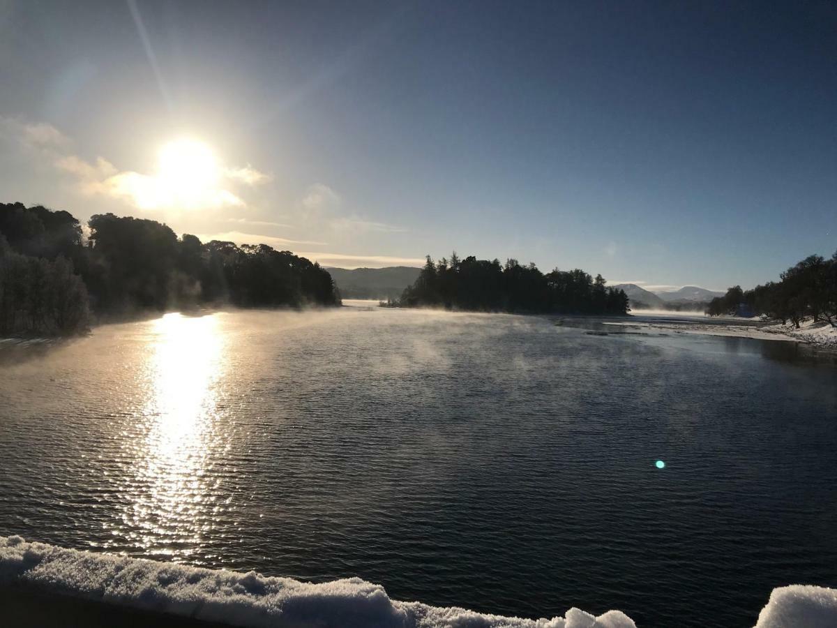 Riverbank Lodge Авимор Экстерьер фото